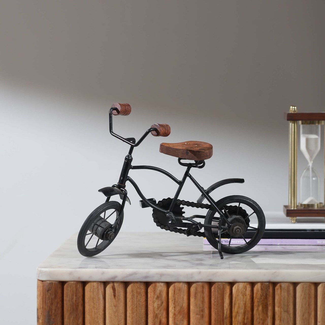 Decorative Metal Bicycle Pedestal-Handcrafted Vintage Elegance (Black)